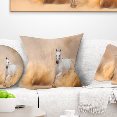 Arabian Horse in Desert Storm - Coussin imprimé animal