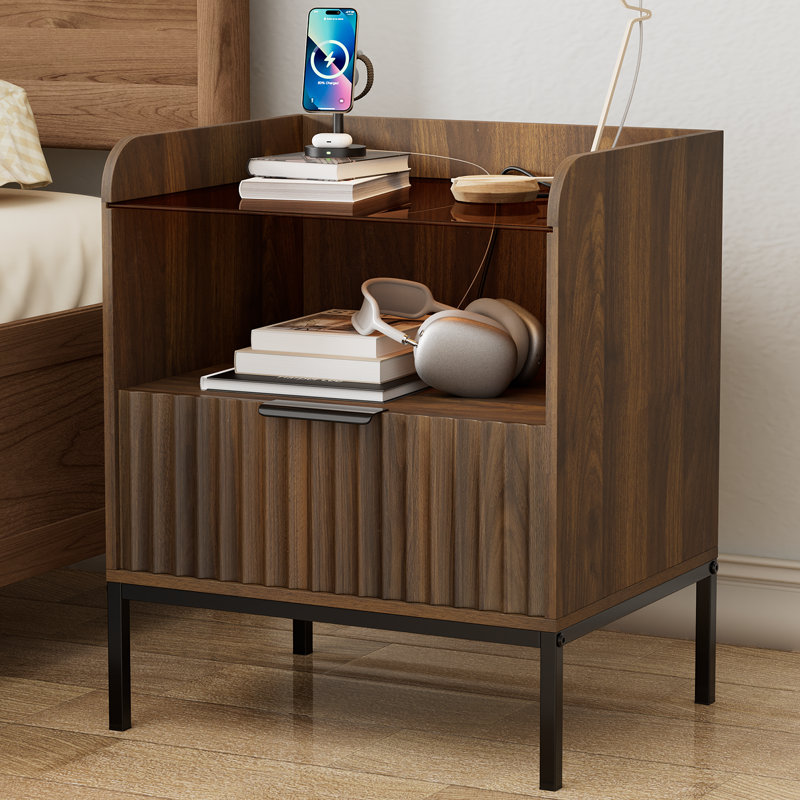 18.9’’ W Mid Century Modern Nightstand With Built-in Outlets, Glass Top & Metal Legs, Wood Bedside Table With 1 Drawer And Open Storage