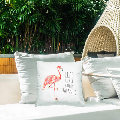 «Life is About Balance», oreiller à motif d'extérieur imprimé flamant rose par Reesa Qualia