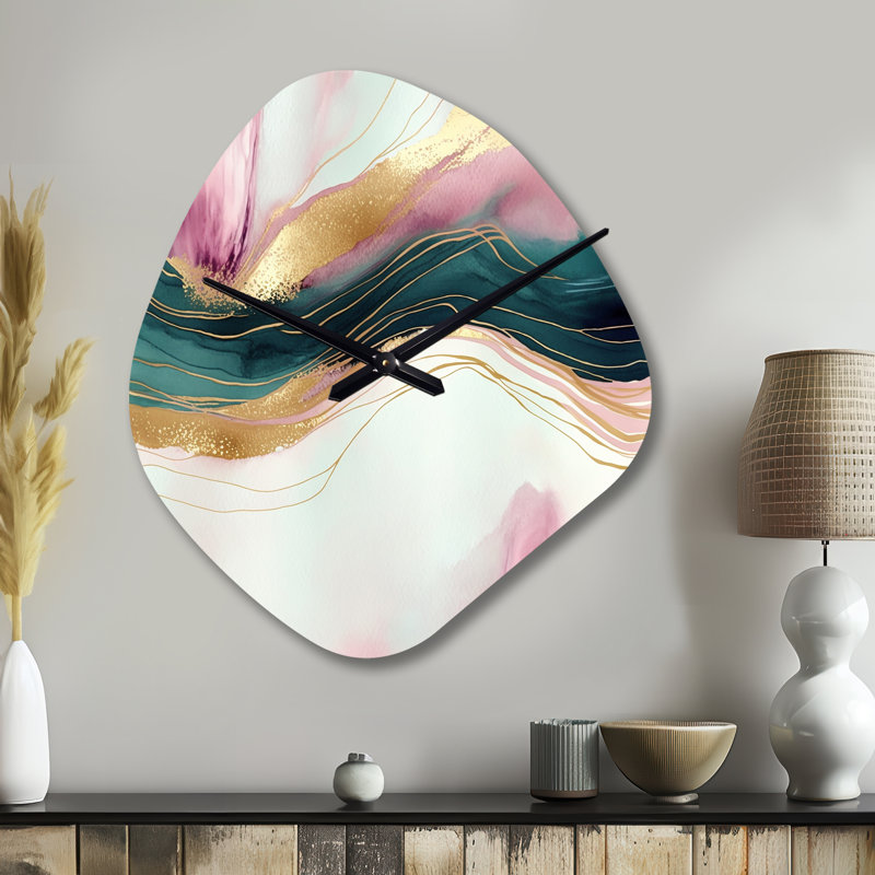Horloge murale abstraite géométrique en marbre rose et vert III - marbre, forme unique en métal, Grand