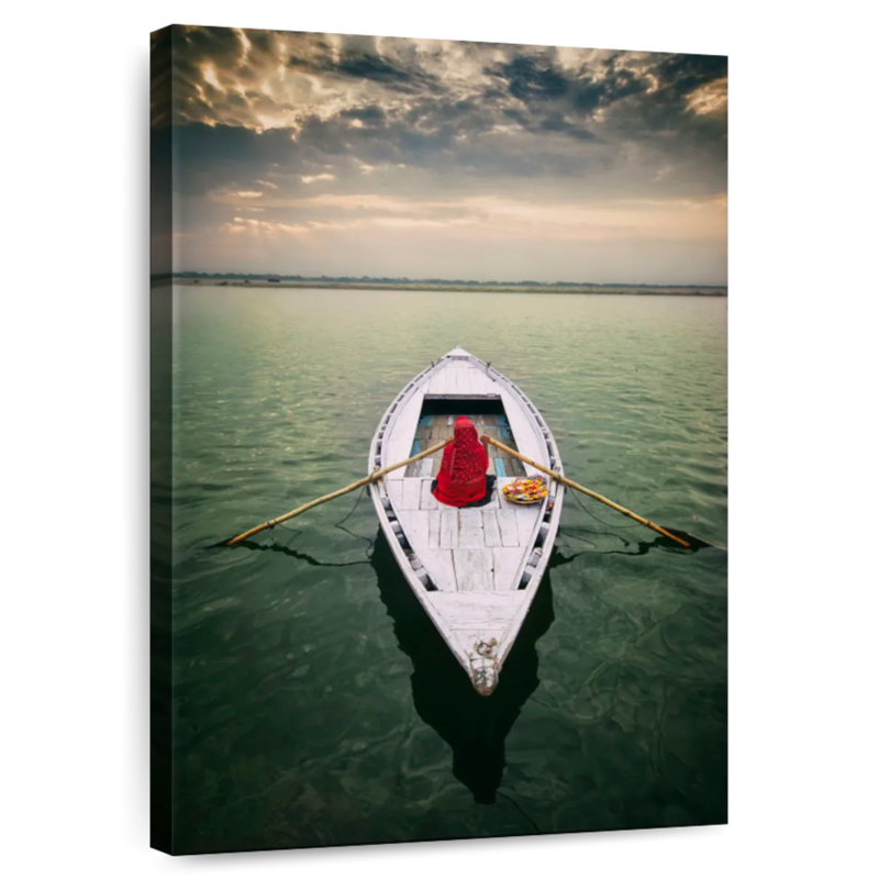 Aime, femme en bateau à longue queue, rivière Ganges, Varanasi, H 30 po x l 20 po