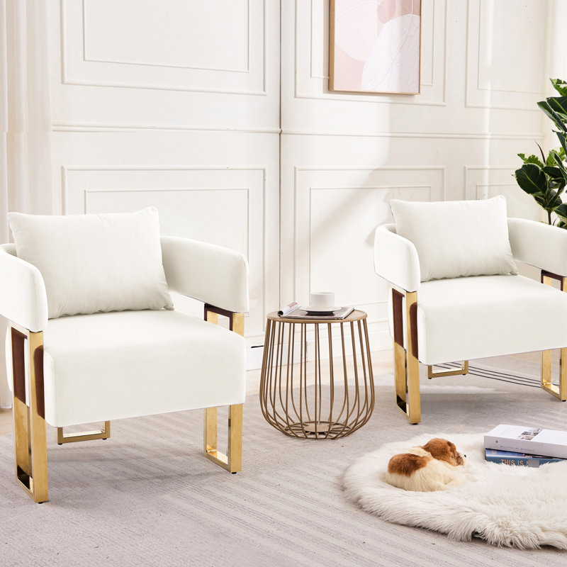 Ensemble de 2 chaises d'appoint modernes en velours blanc avec pattes dorées, idéales pour de multiples espaces. Finitions et designs raffinés. Montage facile. Siège confortable.