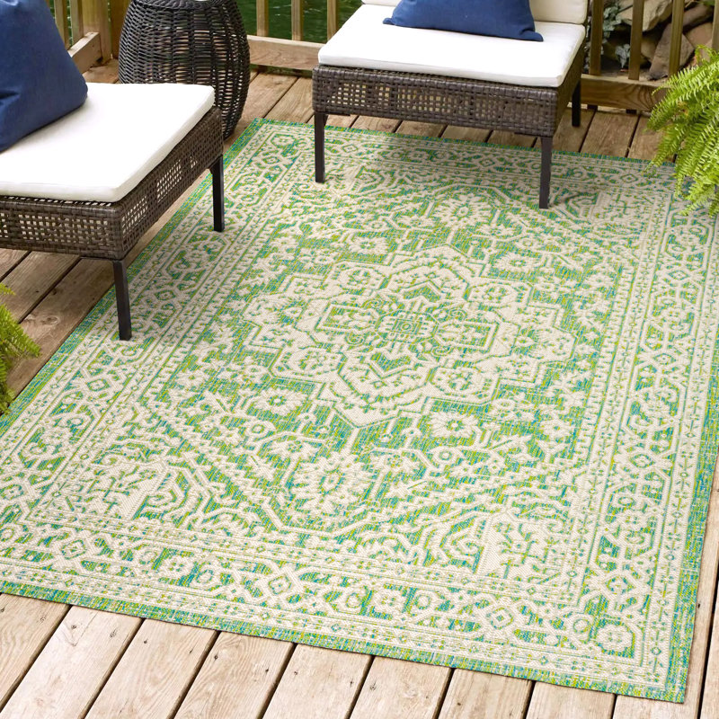 Tapis intérieur / extérieur crème / vert Aaleayah Medallion, Rectangle 7 pi 9 po x 10 pi