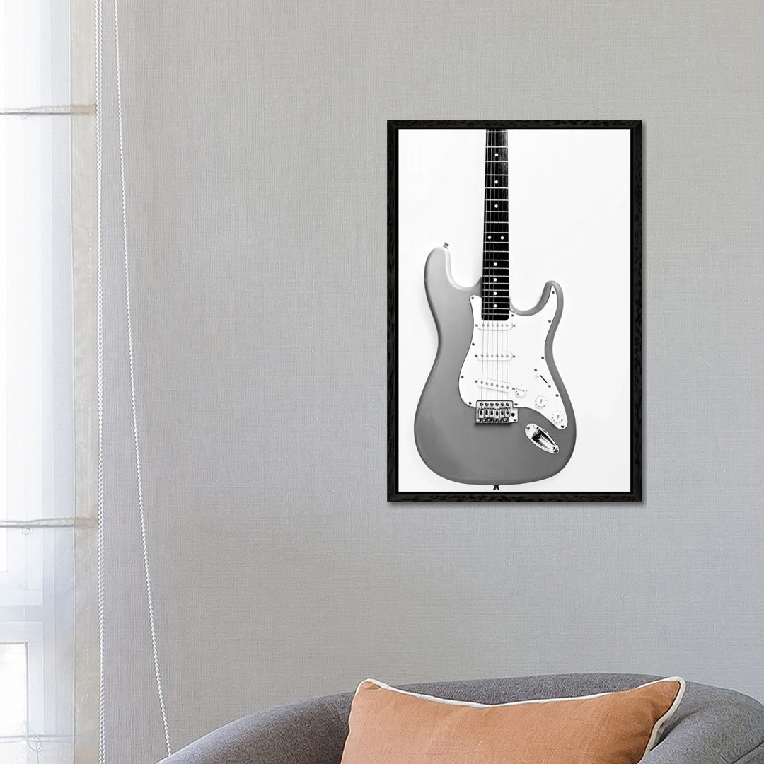 Schwarze und weiße Gitarre von Tom Quartermaine - Galerie-verpackte Leinwand Giclée auf Leinwand