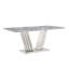 Table de salle à manger en marbre argenté et gris avec base en acier inoxydable à finition miroir, combinant des pieds de style moderne et élégant