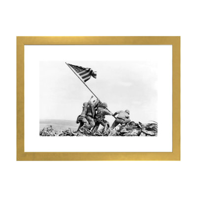 «Raising the Flag on Iwo Jima», 23 fevrier 1945 par Joe Rosenthal - reproduction de photo