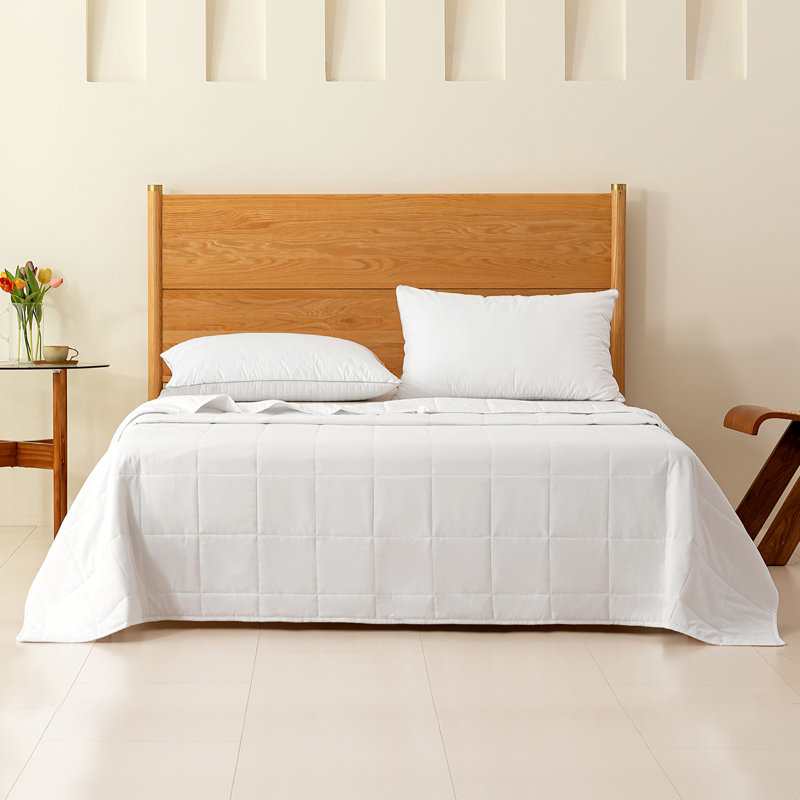 Single Summer Duvet 4.5 Tog, Soft Lightweight Microfiber Quilt, Machine Washable with Corner Ties, 135×200cm, Single