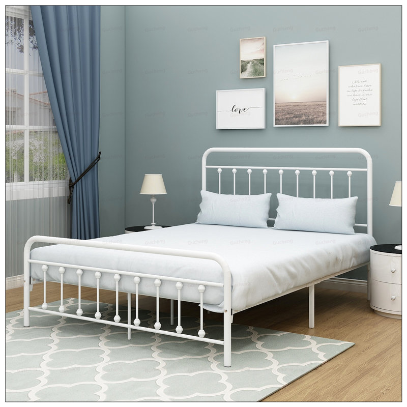 Structure de lit plateforme robuste en métal de style victorien, rangement sous le lit et aucun sommier requis pour les chambres de taille grand