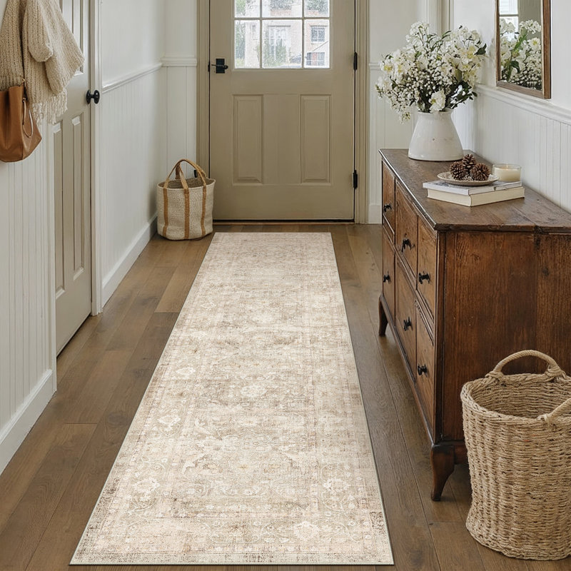 Tapis beige lavable rétro avec envers antidérapant Bremerton, Tapis de couloir 2 pi x 8 pi, Beige