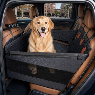 Ce siège d'auto Black-L pour grands chiens combine une extension de siège arrière rigide avec un hamac imperméable pour animaux de compagnie et convient aux chiens de grande, moyenne et petite taille dans les berlines, les VUS et les camions.