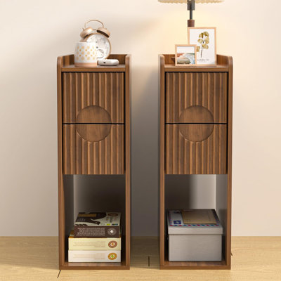 Ensemble de 2 tables de chevet étroites avec stations de recharge, tables de chevet minces avec tiroir et tablette ouverte, tables d'appoint cannelées