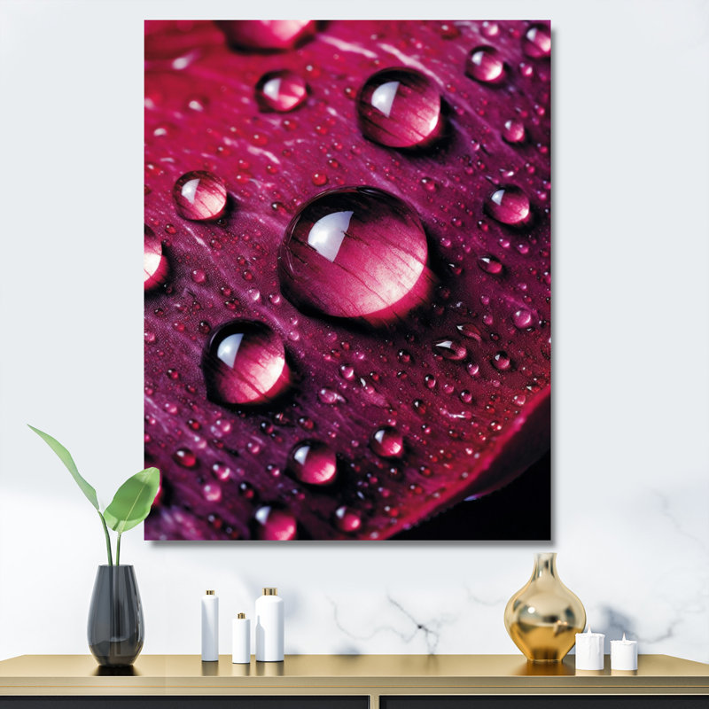 Rose rouge avec des gouttes de pluie, Toile tendue, H 20 po x l 12 po x P 1 po