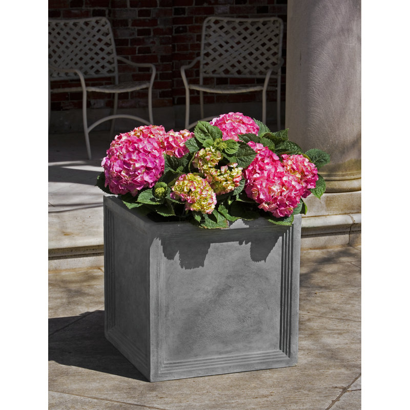 Boîte à fleurs Sandhurst, H 26 po x l 26 po x P 26 po, Plomb clair