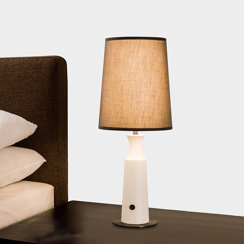 Lampe de table blanche Blaza, H 23,22 po x l 8,66 po x P 8,66 po
