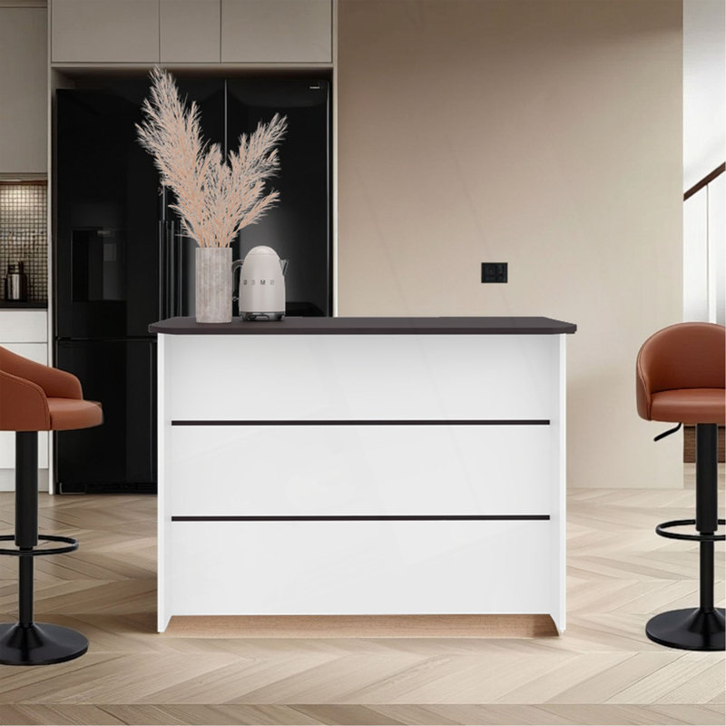 Îlot de cuisine central au design moderne, grand espace de rangement