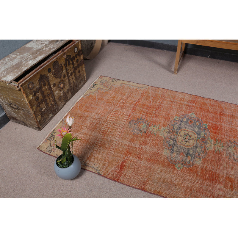 Tapis rétro Anatolian au design délavé Oushak, parfait pour ajouter une touche de couleur à la chambre à coucher
