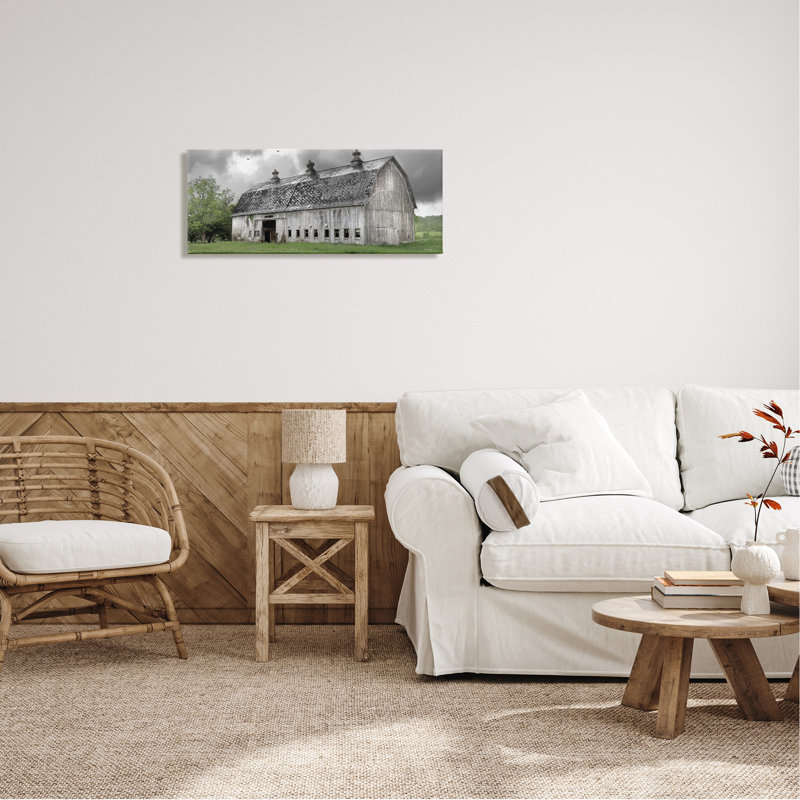 «Farmland Barn Overhead Clouds» par Lori Deiter - photographie, H 13 po x l 30 po x P 1,5 po, Toile tendue