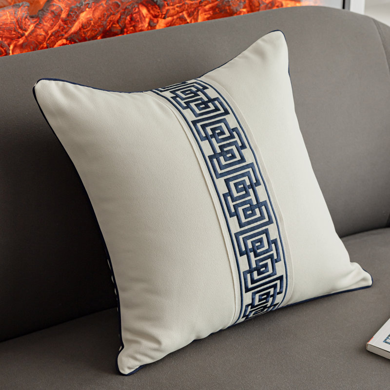 Coussin Allison, Blanc / bordure bleu marine