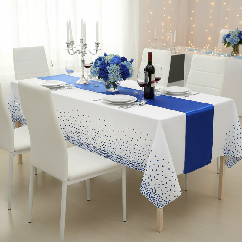 Nappe jetable en plastique et chemin de table en satin à motif de nappe en satin, Blanc / Bleu marine