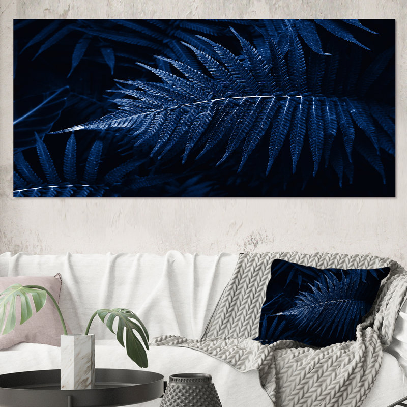 Feuilles tropicales en bleu classique - photographie sur toile, H 28 po x l 60 po, Toile tendue