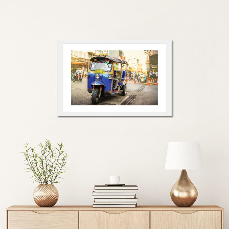 « Thailand 439 » par Ben Heine-reproduction de photo, H 16 po x l 24 po x P 1 po, Papier encadré blanc, Blanc