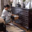Buffet décoratif en bois de noyer foncé
