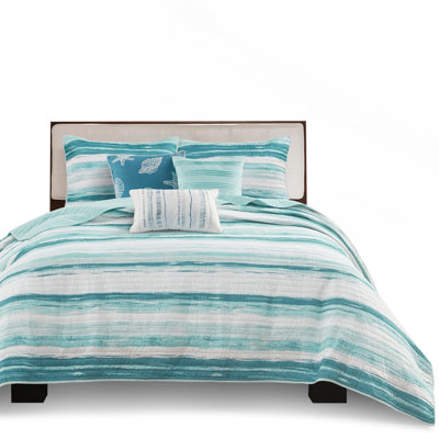 6 Piece Printed Quilt Set With Throw Pillows