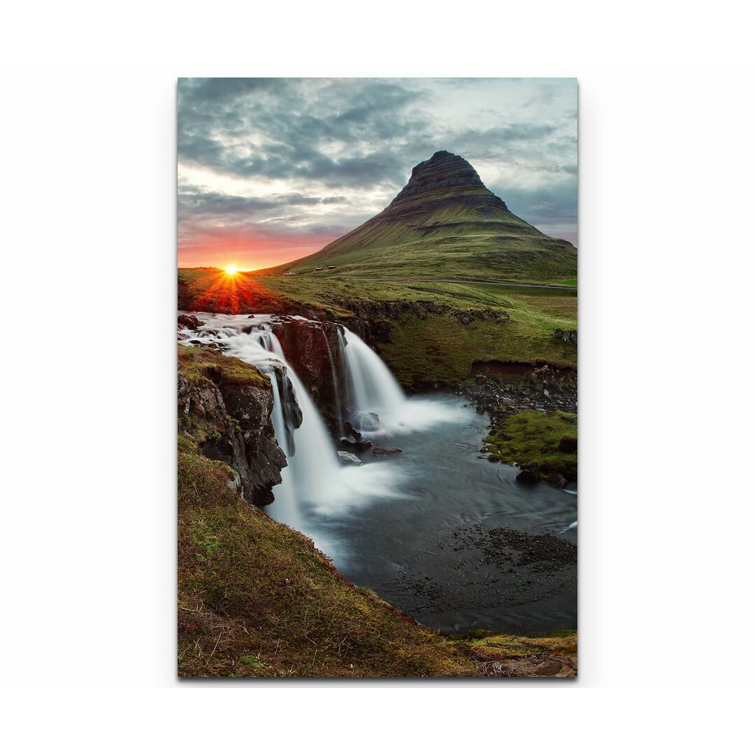 Leinwandbild Isländischer Wasserfall im Frühling