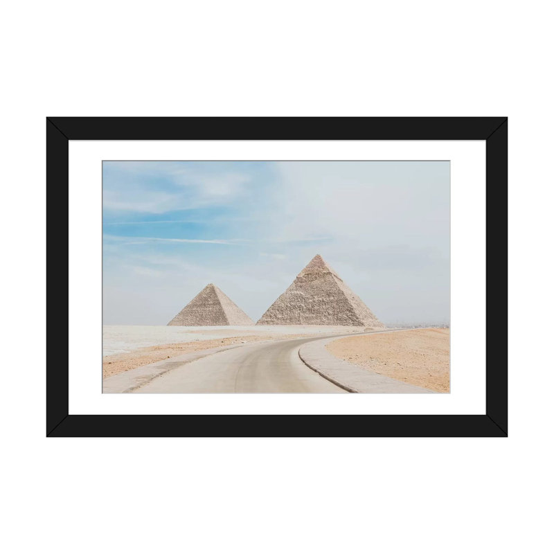 Pyramides d'Egypte par Luke Anthony Gram - impression sur toile tendue, H 16 po x l 24 po x P 1 po, Papier d'art encadré noir