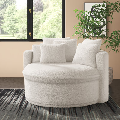 Chaise longue ronde en polaire avec coussins décoratifs