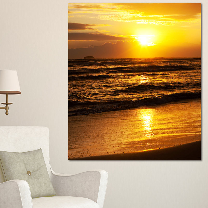 « brillante yellow soleil over dark sea », reproduction de photo sur toile tendue, H 40 po x l 30 po x P 1 po