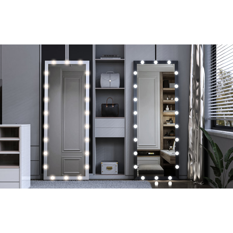 Miroir de plancher argenté pleine longueur avec 3 lumières de couleur: 63 po x 24 po, options de luminosité, cadre en aluminium, couleurs et niveaux de salon de 63 po x 24 po, contrôle tactile, cadre