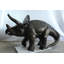 Statue de tricératops géante en aluminium NIFao - Sculpture de dinosaure de 57 po de long avec échelles détaillées et cornes pour les objets extérieurs et décorations à thème - 57 po x 26 po x H 35 po
