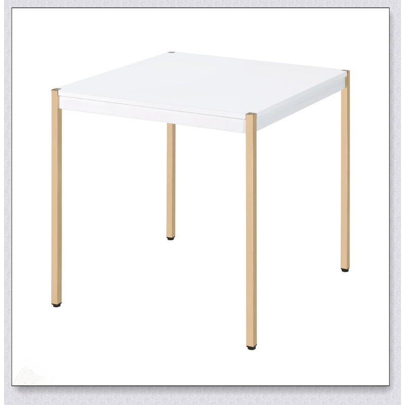 Table de bout carrée avec pieds en métal, design minimaliste moderne pour un décor polyvalent et élégant.