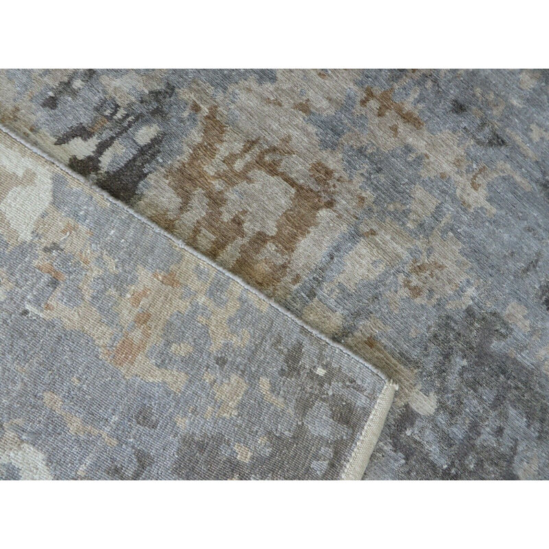 Tapis de surface en soie 6 pi 2 po x 9 pi 2 po à la main one-of-kind noué la