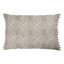 Coussin à fermeture à glissière en coton beige et ivoire avec broderies et pompons 16 po x 24 po