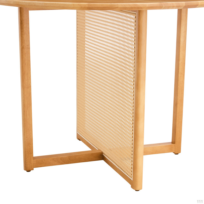 Ensemble de table et de chaises.Une table de salle à manger ronde en bois d'hévéa de 42 pouces de diamètre.Chaises confortables en tissu avec conception à coussins arrondis.
