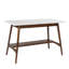 Bureau élégant avec piètement en noyer et plateau blanc pur, tablette inférieure de rangement, assemblage requis. Style moderne avec plateau en noyer, comprend une tablette pour un rangement supplémentaire.