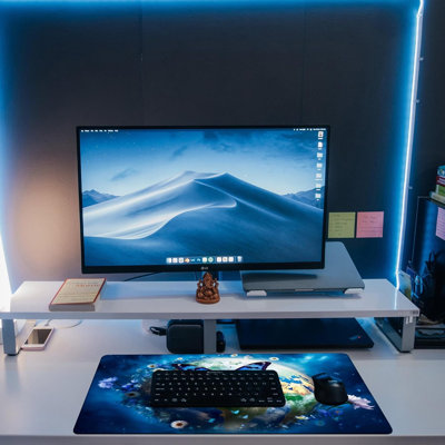 Tapis de bureau, motif Terre entourée de fleurs, grand tapis de souris gaming papillon bleu, 30,1 x 70 cm, tapis de souris étendu pour clavier et souris d'ordinateur avec base antidérapante et bords cousus