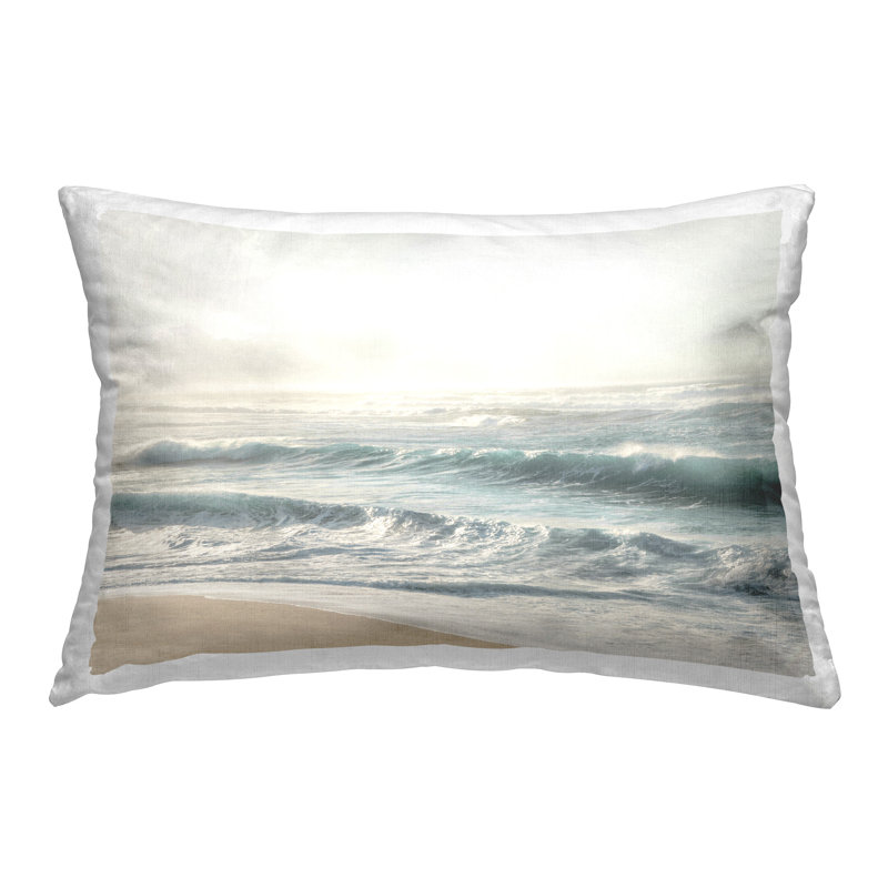 Coussin décoratif imprimé Distant Beach View par Mike Calascibetta