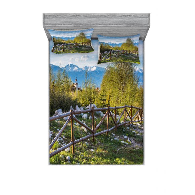 Ensemble de draps idyllic avec table de planche et snow mountain range