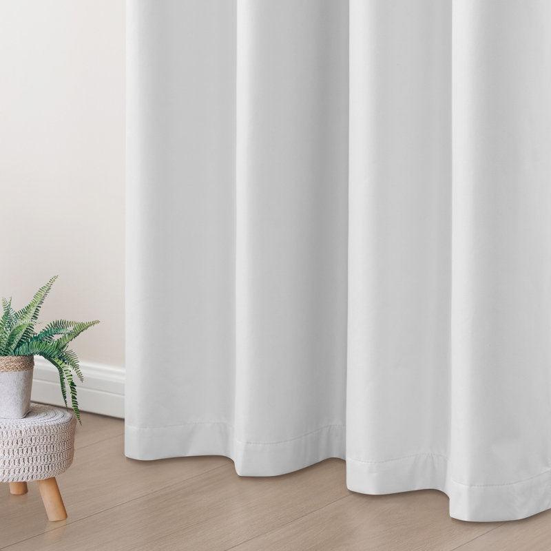 Paire de rideaux en polyester doux 100% occultant avec œillets, L 52 po x L 84 po, Blanc