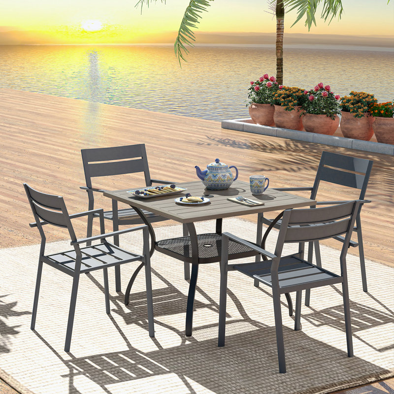 Ensemble de salle à manger pour 4 personnes avec table carrée et 4 chaises empilables Atelier, Bois brossé gris / gris