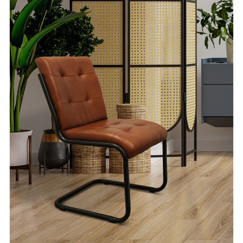 Chaise d'appoint capitonnée en cuir cannelle et noire rembourrée
