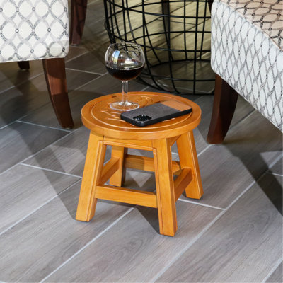 Escabeau en bois naturel au motif exquis de feuille d'érable - élégant avec teinte, présentant un objet décoratif