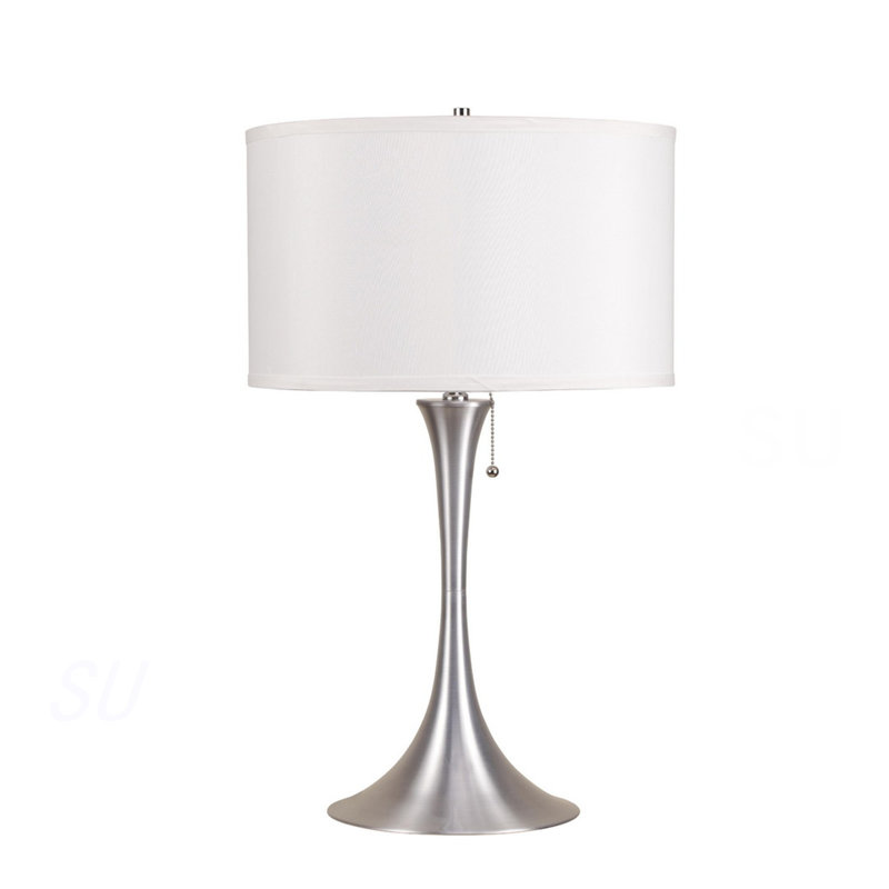 Lampe de table rétro 27 po en métal avec finition argentée et abat-jour en lin blanc