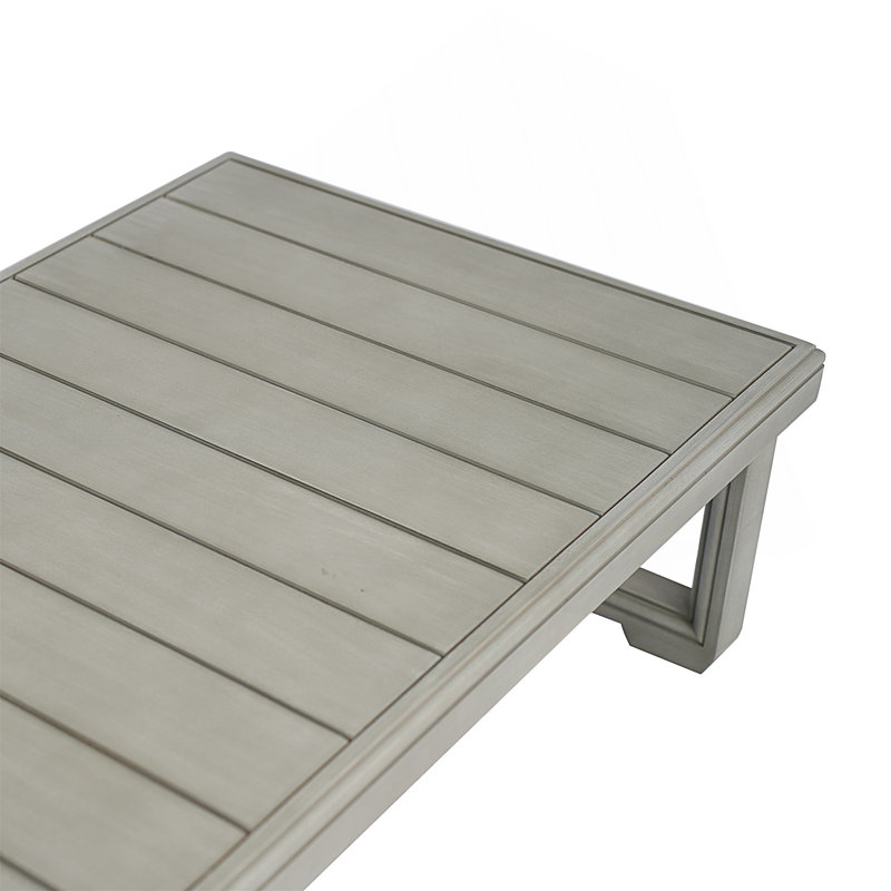 Table basse d'extérieur en bois d'acacia rustique avec plateau à lattes et pieds de traîneau pour un style durable et naturel