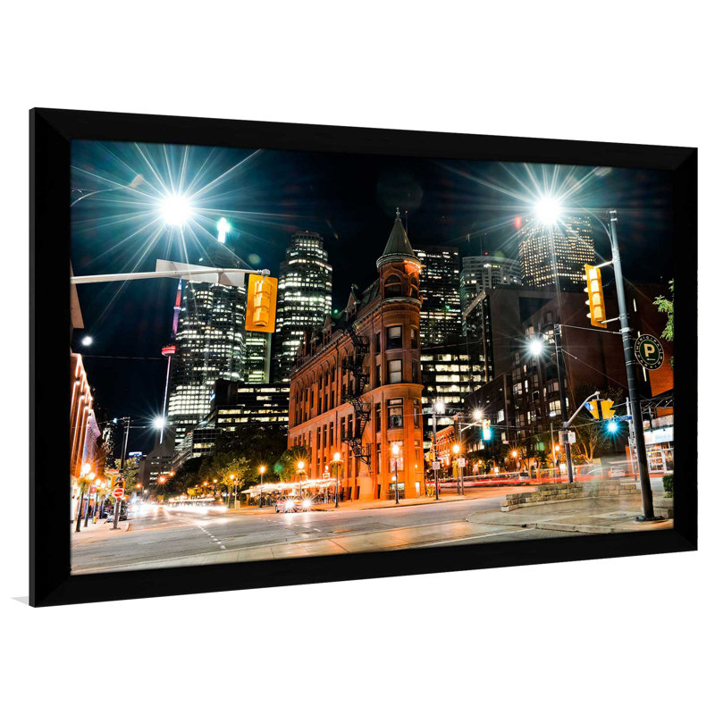 «City Streets», reproduction de photo encadrée, H 21,5 po x l 27,5 po x P 0,75 po, Cadre noir