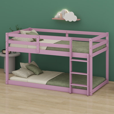 Lit superposé en bois avec échelle