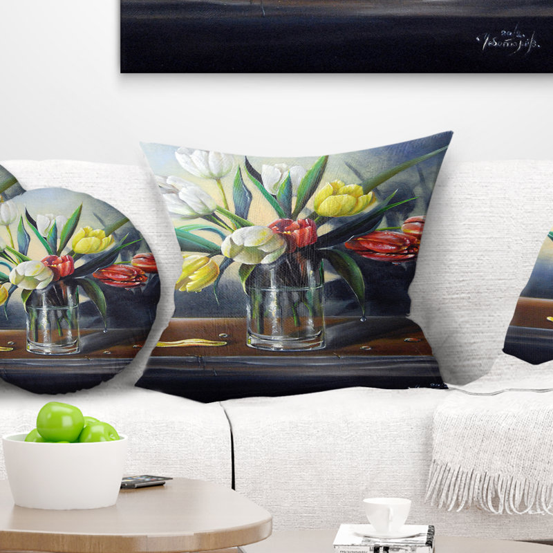 Tulipes rouges, blanches et jaunes - coussin à imprimé floral, 16 po x 1 po, Coussin décoratif